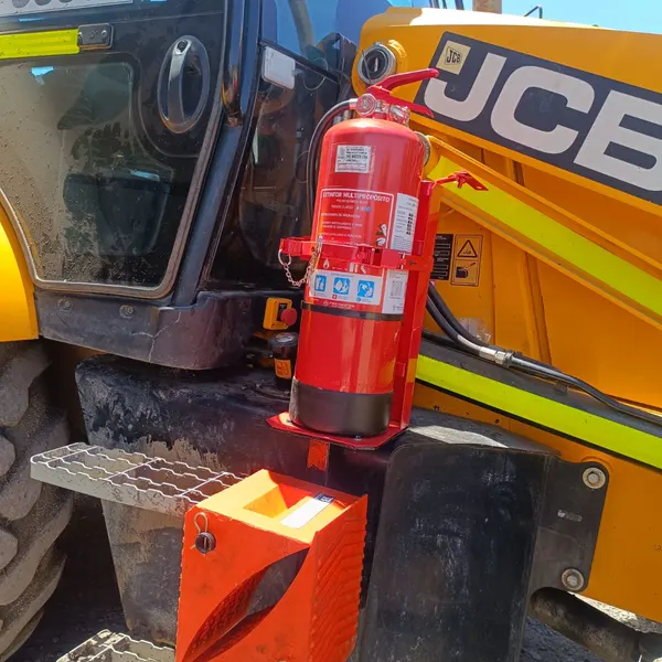 Retroexcavadora con extintor de seguridad